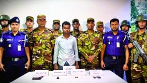 কুমিল্লায় যৌথ বাহিনীর অভিযানে অস্ত্রসহ সন্ত্রাসী আটক