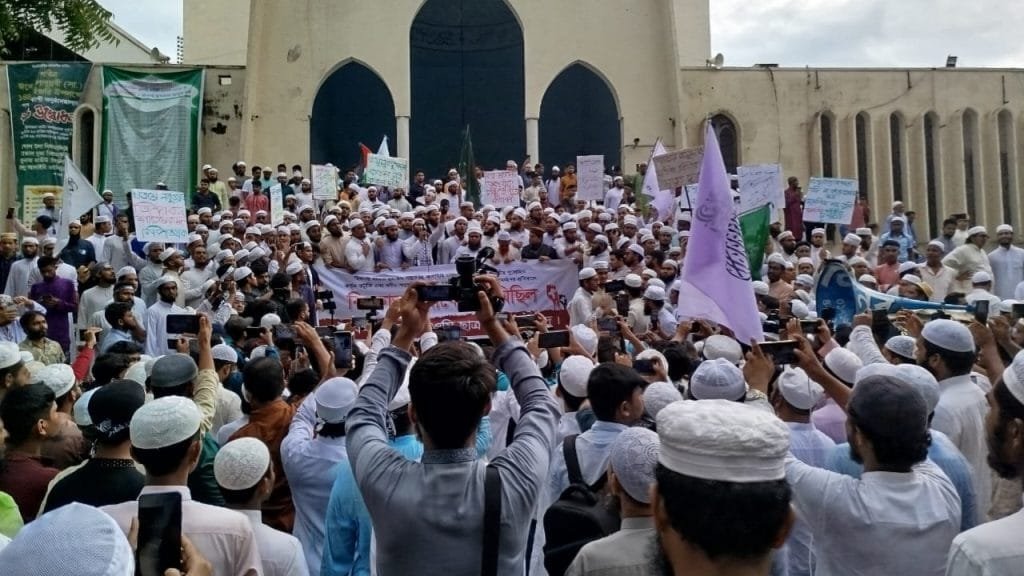 ভারতে বিশ্বনবি সা. কে কটুক্তির প্রতিবাদে বৈষম্যবিরোধী কওমি ছাত্র ঐক্য পরিষদের বিক্ষোভ সমাবেশ