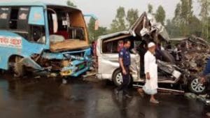 গাজিপুরে সড়ক দুর্ঘটনা