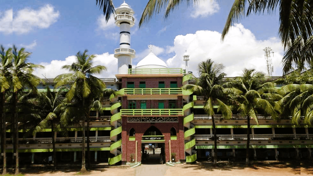 হাটহাজারী মাদরাসার নতুন বোর্ড গঠন নিয়ে কওমি তরুণদের তীব্র ক্ষোভ