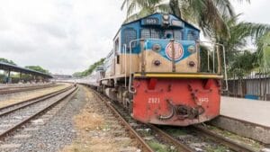 কুমিল্লায় ট্রেনের ধাক্কায় লণ্ডভণ্ড অটোরিকশা, নিহত ৫