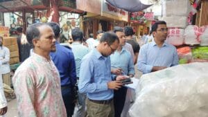 ফেনীতে পলিথিন বিক্রির দায়ে তিন প্রতিষ্ঠানকে জরিমানা