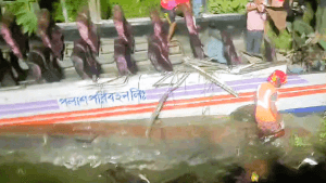 ধামরাইয়ে বাস খাদে পড়ে আহত অর্ধশতাধিক