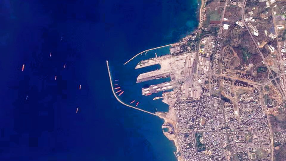 সিরিয়ার উপকূলে নোঙর করেছে তিনটি রাশিয়ান যুদ্ধজাহাজ