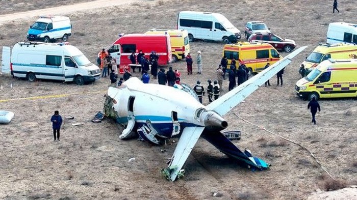 কাজাখস্তানে উড়োজাহাজ বিধ্বস্ত হয়ে নিহত অন্তত ৪০, আহত ২৭