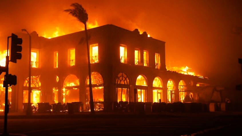 যুক্তরাষ্ট্রের লস অ্যাঞ্জেলেসে ভয়াবহ দাবানল, প্রাণহানি পাঁচজন