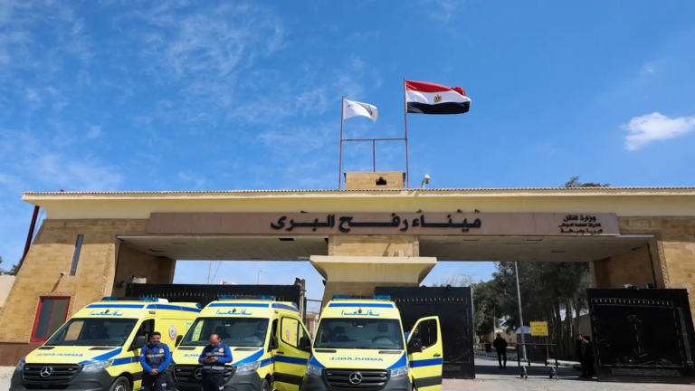 গাজায় প্রবেশের জন্য প্রস্তুত ২ হাজার মিশরীয় চিকিৎসক