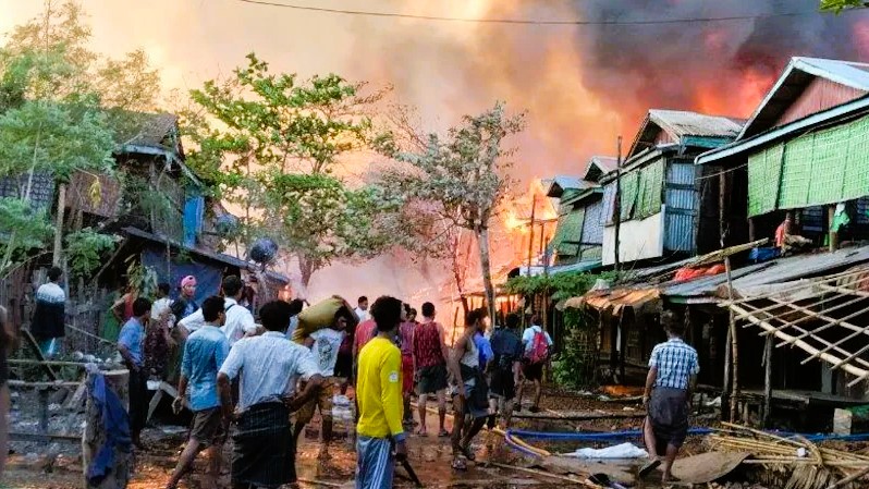জান্তা বাহিনীর বিমান হামলায় ৪১ রোহিঙ্গা মুসলিম শহিদ, আহত অর্ধশতাধিক