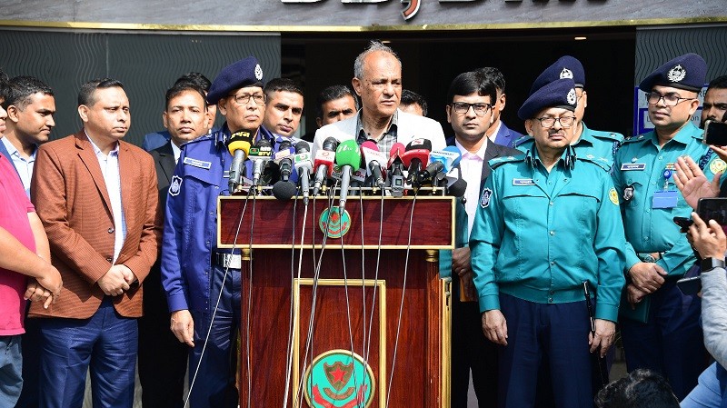 সিভিল ড্রেসে কাউকে আটক করতে পারবে না ডিবি: স্বরাষ্ট্র উপদেষ্টা