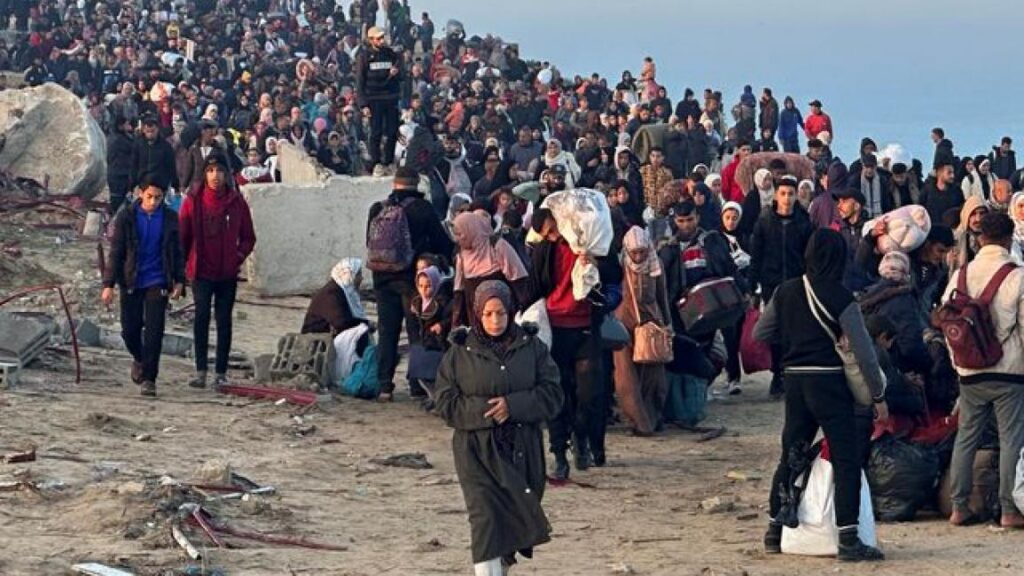 বাস্তুচ্যুত জীবনের সমাপ্তি, উত্তর গাজায় ফিরছেন হাজারো ফিলিস্তিনি