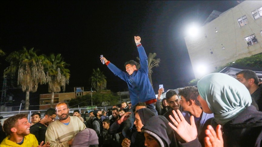 গাজায় যুদ্ধবিরতি চুক্তি ঘোষণায় উল্লাসে মেতে উঠেছে আরব বিশ্ব