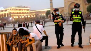 রমজানে রোজা ঠেকাতে উইঘুরদের বাধ্যতামূলক শ্রমে নিয়োজিত করছে চীন