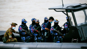 নিত্যপ্রয়োজনীয় সামগ্রী নিয়ে ফিরে আসা ২৩ রোহিঙ্গা জান্তার নৌবাহিনীর হাতে আটক