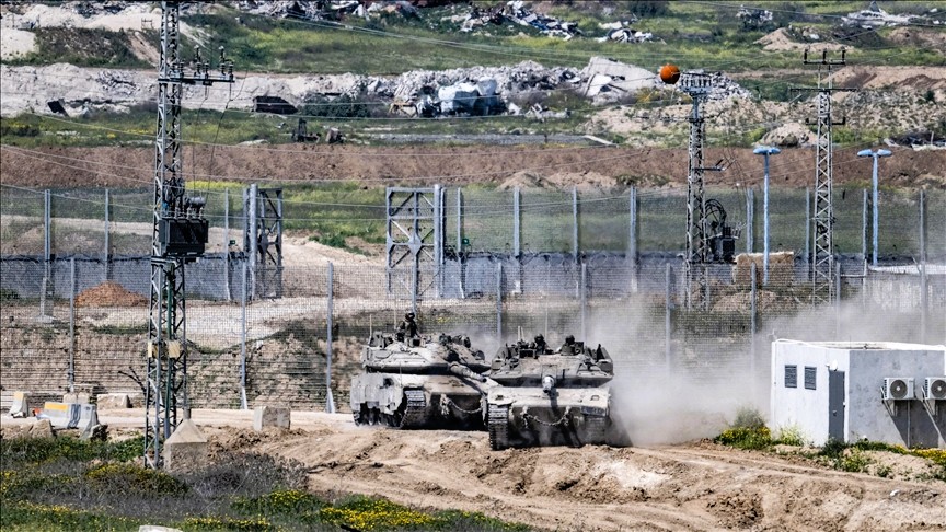 গাজায় তিন দিক থেকে স্থল অভিযানে দখলদার ইসরায়েল