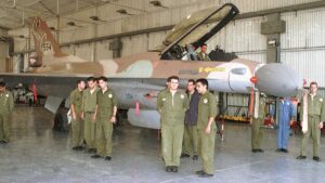 গাজা অভিযানে আপত্তিতে বিমানবাহিনীর ৯৭০ সদস্যকে বহিষ্কারের হুমকি ইসরায়েলের