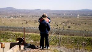 সিরিয়ায় দখলকৃত অঞ্চল দেখাতে পর্যটক নিয়ে যাচ্ছে দখলদার ইসরায়েল