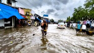 ভারী বর্ষণ-বজ্রপাতে ভারত ও নেপালে প্রায় ১০০ জন নিহত