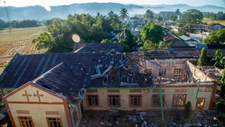 আরাকানে আবারো দুটি বিমান হামলা চালালো জান্তা বাহিনী