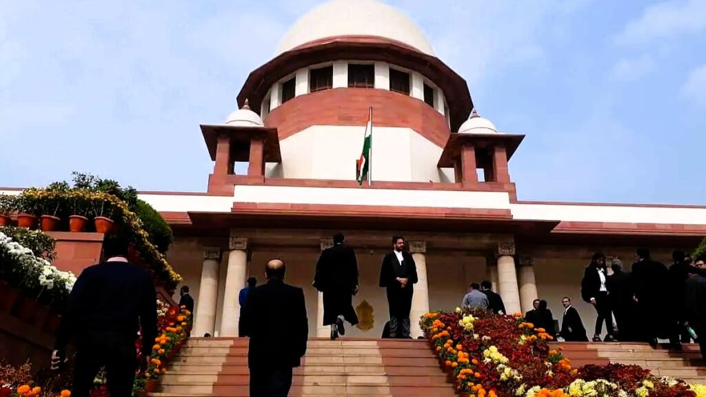 ভারতের সুপ্রিম কোর্টে ওয়াকফ আইনের বিরুদ্ধে একাধিক মামলার শুনানি আজ