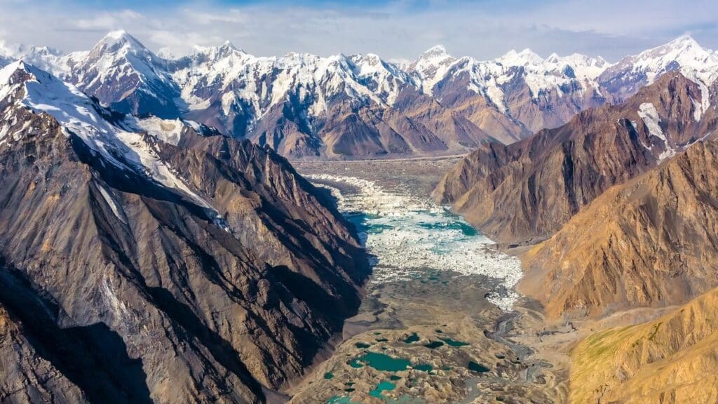 ভারত কর্তৃক কাশ্মীরের সম্পদ দখল আর ভিন্নমত দমনের চেষ্টা!