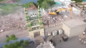 গুজরাটে ৭ হাজারের বেশি মুসলিম ঘরবাড়ি গুঁড়িয়ে দিল উগ্র হিন্দুত্ববাদী প্রশাসন!