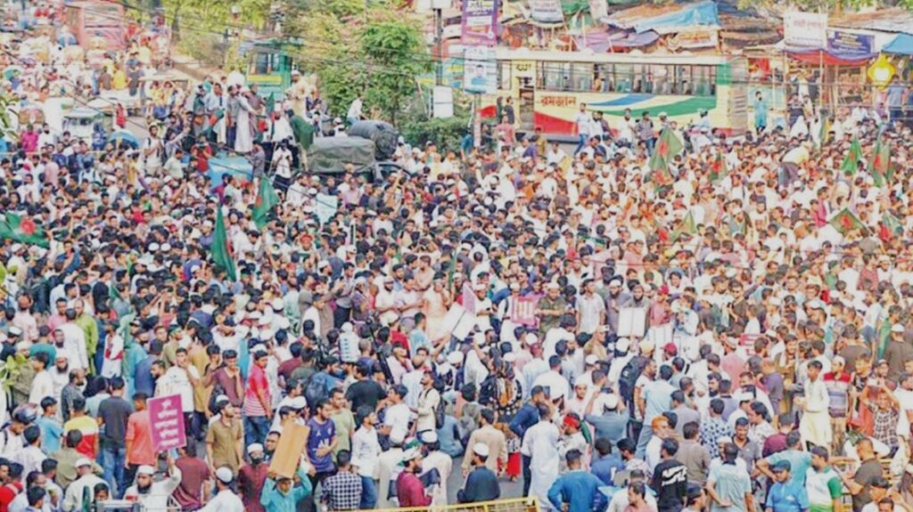 আওয়ামী লীগ নিষিদ্ধের দাবিতে ছাত্র-জনতার দ্বিতীয় অভ্যুত্থানের ডাক, ভোর থেকে উত্তাল শাহবাগ