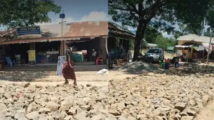 জোরপূর্বক রোহিঙ্গা শিশুদের রাস্তার কাজে বাধ্য করছে সন্ত্রাসী আরাকান আর্মি!