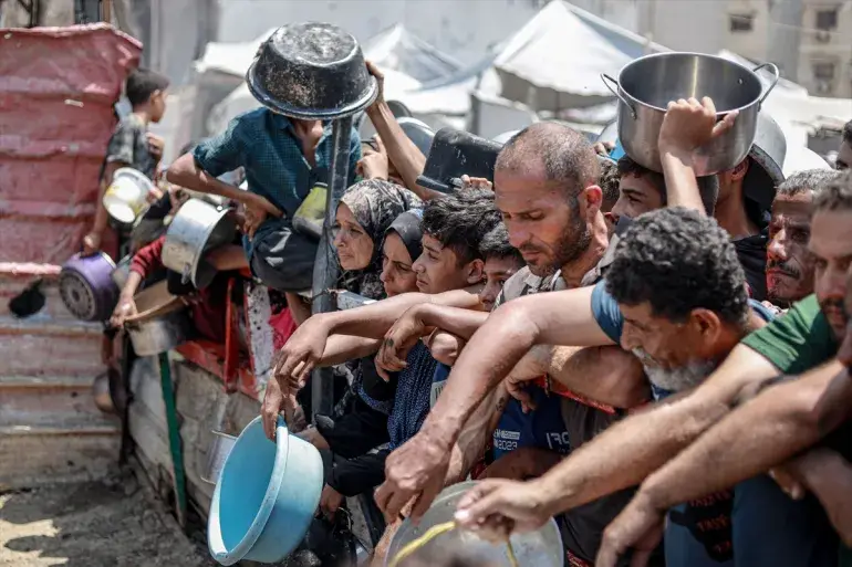 উত্তর গাজায় বিমান থেকে ত্রাণ ছুঁড়ে অন্তত ১১ ফিলিস্তিনিকে আহত করেছে ইসরায়েল