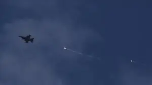 ইয়েমেনের আল হুদায়দায় বিমান হামলা চালালো দখলদার ইসরায়েলি বাহিনী